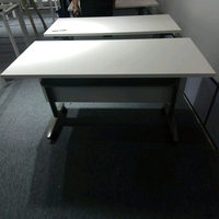 Cadre de table pliant peu encombrant avec installation rapide