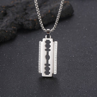 Bague carrée en acier inoxydable pour homme, style Hip Hop Rock Street, avec lame de diamant CNC électroplaquée et perle.