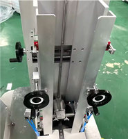 Máquina de coser industrial automática para procesamiento de lenguas de gorra tipo pato, lenguas de gorra de béisbol, placas de goma y envolturas de tela