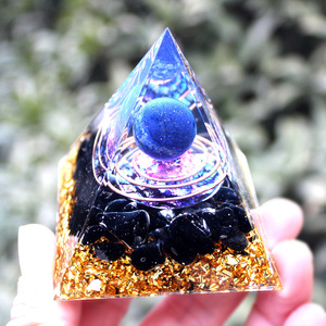 Pyramide en époxy cristallin avec boule de lapis-lazuli, décoration de maison, ornement de bureau - Product Image 2