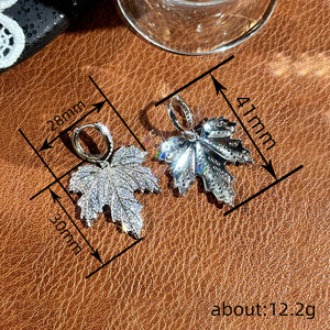 Orecchini a Forma di Foglia d'Acero per Donne, Eleganti Accessori Moda per Uso Quotidiano e Feste - Product Image 4