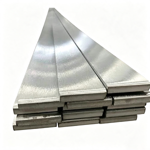 Barre plate en aluminium extrudé 1350-O à haute conductivité, barre rectangulaire solide pour l'assemblage d'équipements de transmission d'énergie - Product Image 1