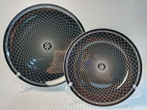 Ensemble de 2 assiettes à dîner en porcelaine noire européenne de haute qualité, écologiques, avec un design moderne et luxueux et un motif incrusté d'or - Product Image 6