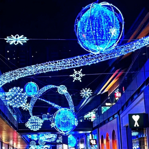 Guirlandes lumineuses LED de Noël en forme de croix pour l'extérieur, pour la décoration des boulevards commerciaux et des quartiers commerçants - Product Image 1