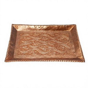 Plateau de service rectangulaire en cuivre pur gravé à la main avec un motif floral pour la décoration de la maison, la vaisselle d'hôtel et les fêtes à un prix avantageux - Product Image 1