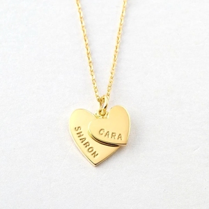 Colgante de corazón de acero inoxidable al por mayor, collar de frase inspiradora con letras grabadas personalizadas, colgante de corazón doble, joyería para parejas - Product Image 1