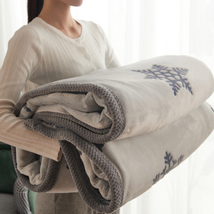 Coperta OEM sottile coperta di velluto corallo coperta letto di <span class=keywords><strong>flanella</strong></span> lenzuolo imbottito singolo strato copriletto coperta - Product Image 1