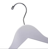 Vente en gros d'usine de haute qualité cintre en bois blanc personnalisé avec clip