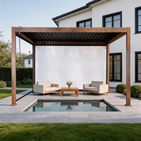Pergola contemporaine en aluminium imitation bois, structure d'ombrage extérieure à lames orientables résistante aux intempéries pour jardin