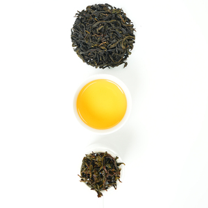 Tè Oolong: una fuga rilassante. Rinomato per il suo Aroma floreale pronunciato che ricorda le orchidee, questo tè offre un liscio - Product Image 6