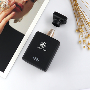 Bouteille de <span class=keywords><strong>Parfum</strong></span> en Verre Carrée Plate de 50 ml, Vide et Rechargeable, avec Bouchon Noir Mat à Vis, Pompe Vaporisatrice et Sérigraphie - Product Image 5