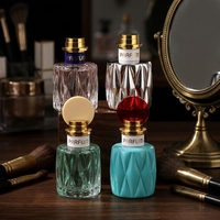 Damenparfüm Kleine Facettierte Flasche Goldener Kragen Runder Verschluss Türkis-Rot Geschenkset-Box Perle Charmant Langanhaltend