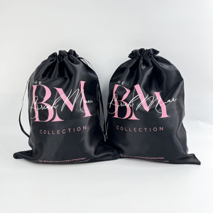 Sacs en satin noir avec cordon de serrage, impression logo rose, pochettes de rangement en satin doux de luxe pour boutique de beauté, extensions de cheveux - Product Image 5
