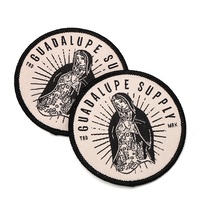 Coudre sur des badges de tissage étiquettes personnalisées école Machine fille Logo tissé vêtements patchs avec bordure Merrow
