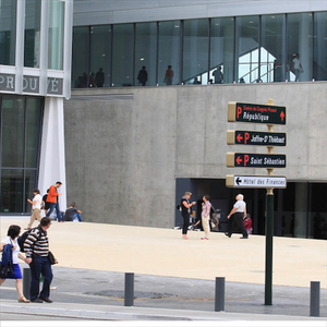 PVC direccional-flecha-señal Identificación personalizada pilón China Sistema solar guardia esquina consultor tráfico Señalización informativa - Product Image 2