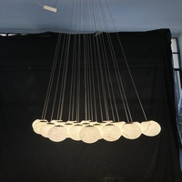Lampu Gantung Minimalis Bentuk Awan dengan Beberapa Bola Onyx Putih, Pelat Plafon Kuningan, Hemat Energi, Kap Lampu Alabaster untuk Penerangan
