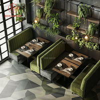Moderne Café- & Kaffeehausmöbel Grüne Samtstühle Massivholz-Restauranttische Langlebiges Samtsofa Couch-Sitzgruppe