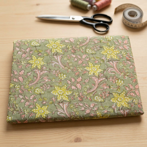 Tissu en coton imprimé floral vert sauge de qualité supérieure, imprimé traditionnel indien, textile pour la confection de vêtements, la décoration intérieure - Product Image 1