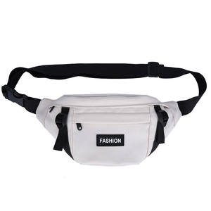 Witte unisex crossbodytas voor heren met ritssluiting, anti-diefstal canvas heuptas voor telefoon. - Product Image 1