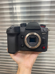 กล้องมิเรอร์เลส <span class=keywords><strong>Lumix</strong></span> <span class=keywords><strong>GH7</strong></span> 5.7K 25.2MP มือสอง สำหรับงานถ่ายทำระดับมืออาชีพ - Product Image 2