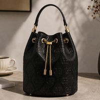 2026 Neue Schlangenleder-Optik PU-Leder Schultertasche für Herren, Kordelzug-Beuteltasche mit Goldbeschlägen, Kleine Umhängetasche mit Obergriff, Unisex