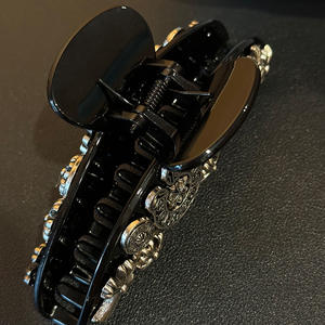 ZiTeng Cyber Spirit Femme Cheveux Griffes Subtil Unique Doux Cool Punk Style Croix pour Crocodile Requin Clip Demi-Tressé <span class=keywords><strong>Coiffure</strong></span> - Product Image 2