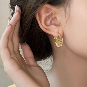 Pendientes de Botón Estilo Europeo Americano, Modernos, de Perlas y Aleación, con Diseño Circular de Diamantes, Exquisitos y Versátiles, para Mujer - Product Image 1