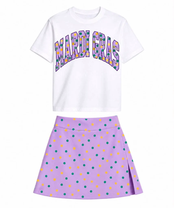 Ensemble décontracté 2 pièces pour filles : T-shirt à manches courtes imprimé lettres et jupe-short à pois violet – Tenue Mardi Gras personnalisable - Product Image 2