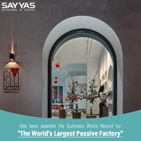 Fenêtres en bois et aluminium personnalisées SAYYAS avec vitrage Low-E à cinq couches, intérieur en pin et revêtement en aluminium résistant au vent