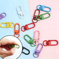 Vente en gros de fermoirs mousquetons pivotants en métal peints et colorés, en forme de U, pour accessoires de porte-clés et de sacs DIY