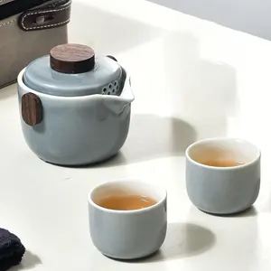 Teko dan cangkir Kung Fu Portabel bepergian, Set saringan kreatif keramik tahan panas perlengkapan minum teh dengan tas nampan