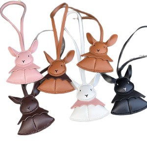 Breloque de sac en cuir Junqin en forme de lapin 8x10cm, pendentif animal décoratif pour rétroviseur de voiture, pendentifs tendance - Product Image 1