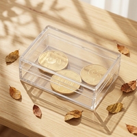 Petite boîte en plastique transparente avec éponge à l'intérieur pour l'emballage