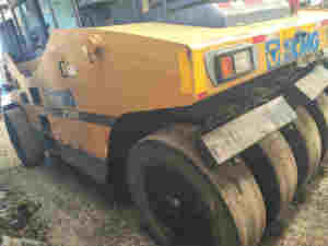 <span class=keywords><strong>XCMG</strong></span> XP303 ใช้รถบดยางถนนลม 30 ตันเครื่องอัดลูกกลิ้งถนนแบบสั่นไหวไฮดรอลิก - Product Image 3