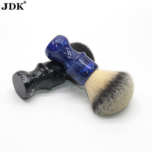 Meilleure vente en gros de <span class=keywords><strong>brosse</strong></span> <span class=keywords><strong>à</strong></span> <span class=keywords><strong>barbe</strong></span> <span class=keywords><strong>à</strong></span> manche en résine blaireau synthétique <span class=keywords><strong>brosse</strong></span> <span class=keywords><strong>à</strong></span> <span class=keywords><strong>barbe</strong></span> <span class=keywords><strong>à</strong></span> poils de blaireau - Product Image 4