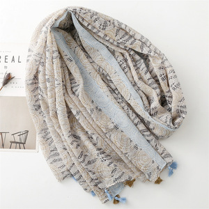 Bufanda de borla Bohemia suave para mujer de alta calidad chal pequeño círculo liso fresco con patrón de <span class=keywords><strong>flores</strong></span> suave para verano otoño - Product Image 4