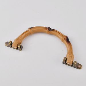 Poignée en plastique imitation bambou pour sacs fourre-tout et bagages, moulée par injection, facile à transporter - Product Image 1