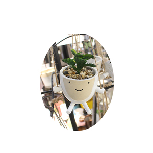 Personnalisé petit personnes poupée suspendue en céramique <span class=keywords><strong>fleur</strong></span> <span class=keywords><strong>pot</strong></span> <span class=keywords><strong>de</strong></span> plantes succulentes pour <span class=keywords><strong>Amazon</strong></span> fournisseur - Product Image 1