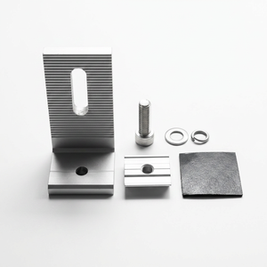 Kit de montage en L pour panneaux solaires en aluminium avec patins en caoutchouc et fixations en acier inoxydable pour l'installation de panneaux photovoltaïques sur toitures métalliques - Product Image 1