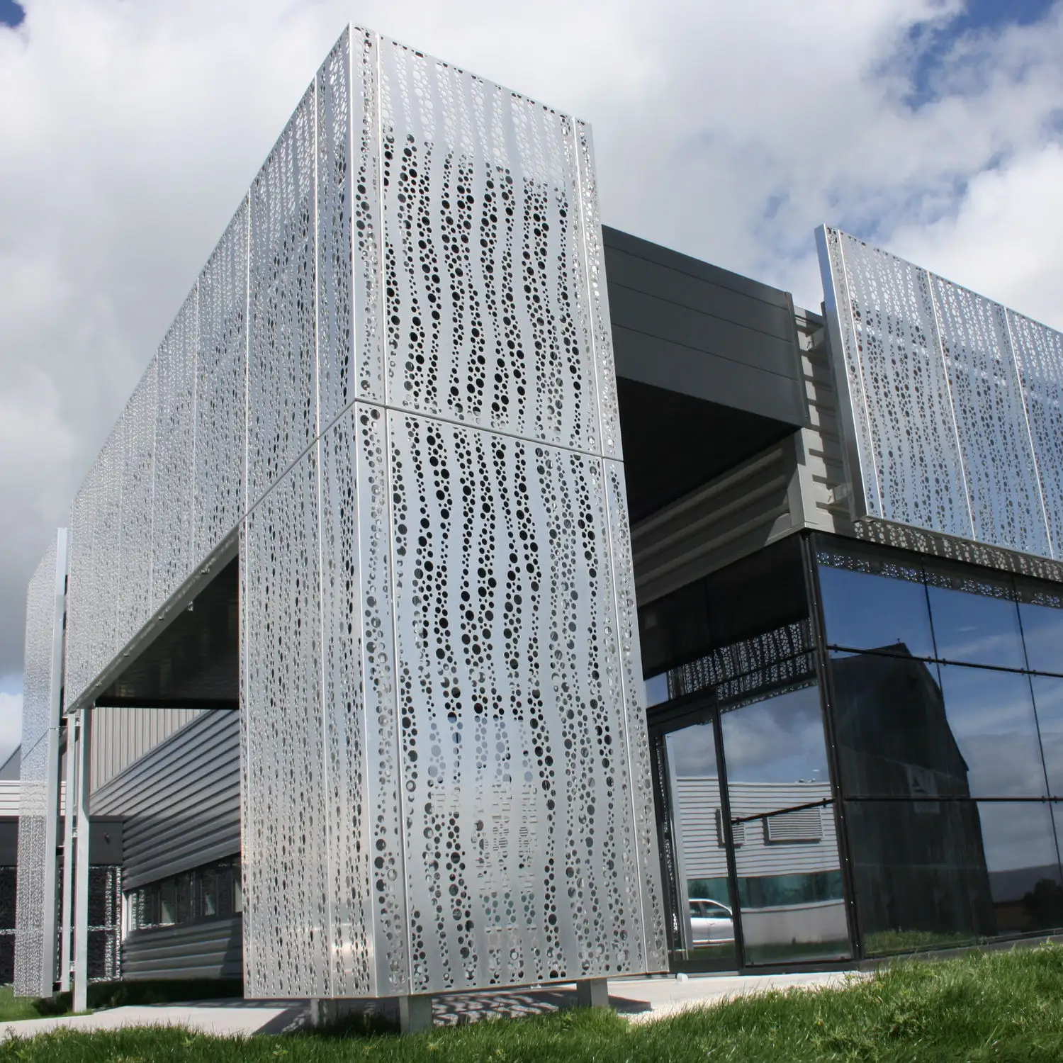 Вентилируемый наружный фасад металлическая сплошная алюминиевая перфорированная панель для облицовки фасада