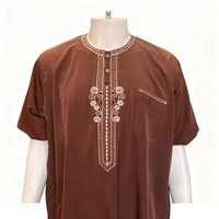 2026 Koshibo Qamis pour homme, Robe arabe, Kaftan, style Saoudien Dubaï, pour la mosquée et les occasions, à manches courtes, respirant, léger, brodé