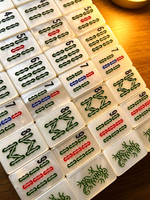 Ensemble de Mahjong américain de luxe personnalisé de 160 tuiles, écologique, pour 4 joueurs, en acrylique vert jade nacré, avec règles NMJL, idéal pour un cadeau