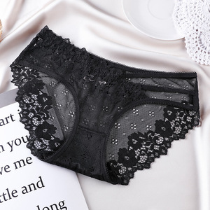 Culottes noires en dentelle florale pour femmes, transparentes en maille, taille mi-haute, avec entrejambe en coton, sexy, vente en gros - Product Image 1