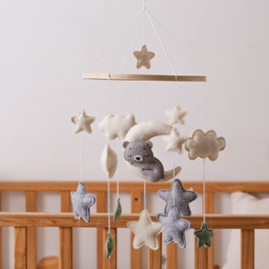 Décoration de lit bébé personnalisée pour nouveau-né - Lapin bleu et lune en feutre, jouet doux avec fixation murale, unisexe - Product Image 5