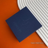 Boîte d'emballage pour bijoux avec couvercle en relief, couvercle et base en métal, modèle Ciel et Terre, matériaux recyclés, cadeau