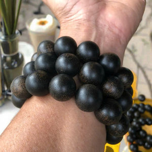 Lujosa pulsera de madera negra Kyara 18mm Cuentas grandes - Product Image 1