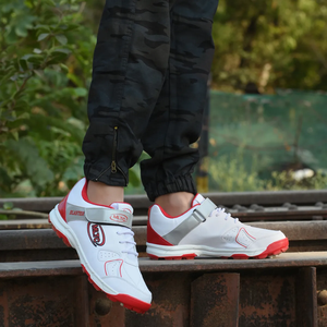 รองเท้ากีฬาสีแดงขาวน้ำหนักเบา ระบายอากาศได้ดี รองเท้าวิ่งกันลื่น สวมใส่สบาย เหมาะสำหรับการฝึกซ้อมประจำวันและรองเท้าคริกเก็ต - Product Image 6