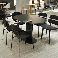 Vente en gros de meubles de maison table à manger nordique ensemble de 4 chaises table à manger rectangulaire ovale noire avec plateau en bois MDF moderne
