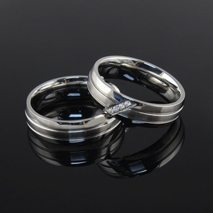 뜨거운 스테인리스 스틸 커플링 남녀 다이아몬드 티타늄 스틸 웨딩 선물 반지 도매 - Product Image 3