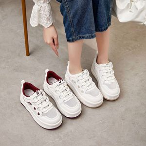 Zapatillas blancas de suela gruesa y suave, estilo casual, diseño ancho, versátiles, ligeras, que aumentan la altura, a la moda. - Product Image 4